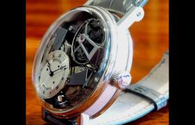 宝玑表盘划痕修复技巧（专业保养与日常维护建议）